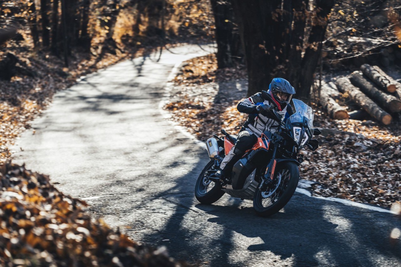 KTM 890 Adventure: crossover senza limiti